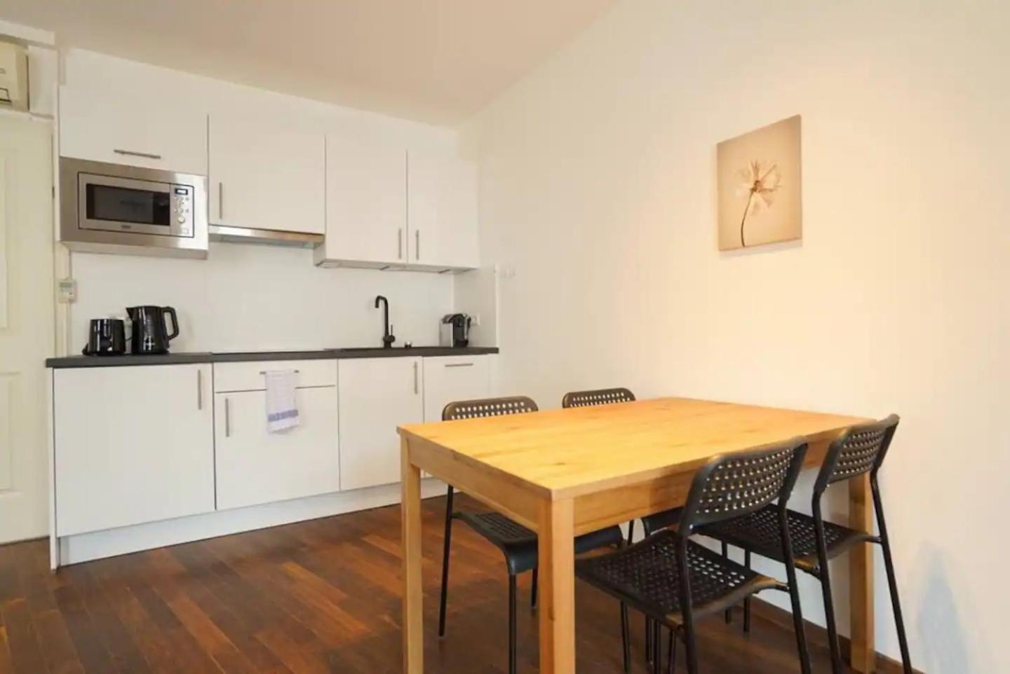 Authentic Austrian Flat In The South Of Vienna Apartment Modling Luaran gambar