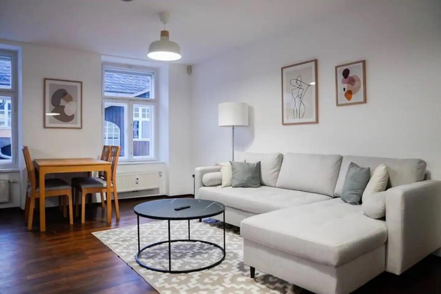 Authentic Austrian Flat In The South Of Vienna Apartment Modling Luaran gambar