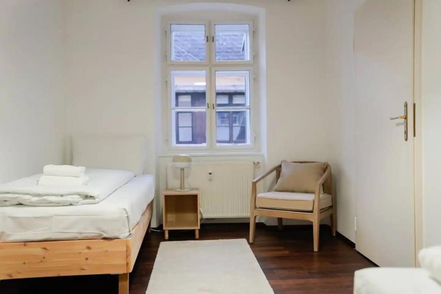 Authentic Austrian Flat In The South Of Vienna Apartment Modling Luaran gambar