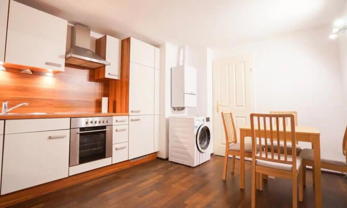 Authentic Austrian Flat In The South Of Vienna Apartment Modling Luaran gambar