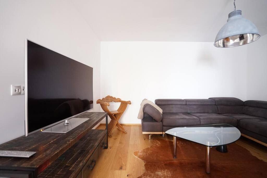 Authentic Austrian Flat In The South Of Vienna Apartment Modling Luaran gambar