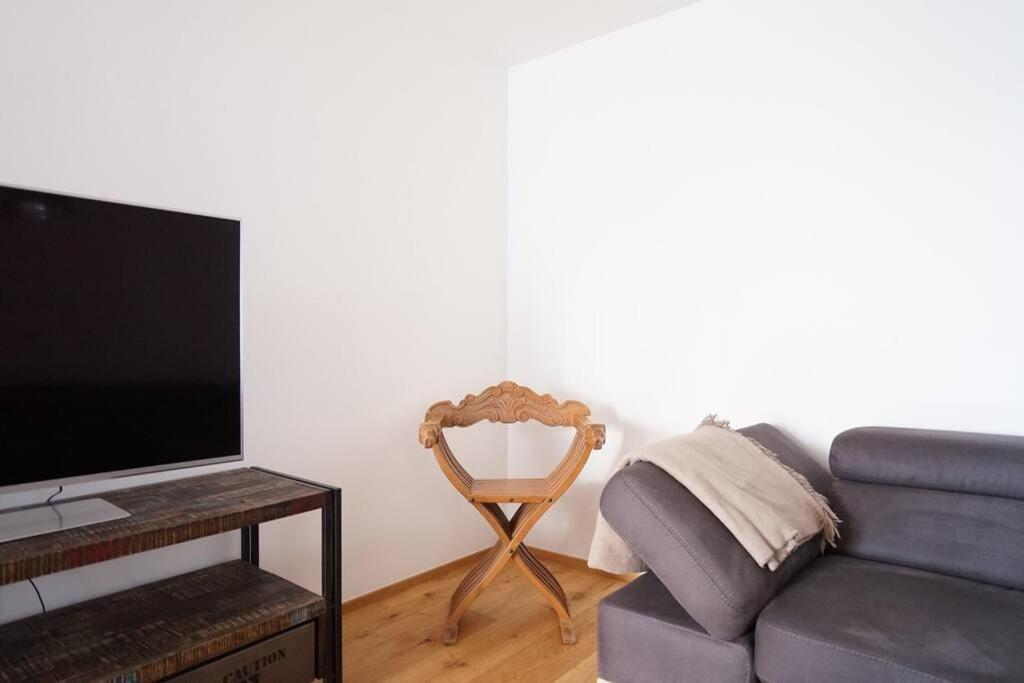 Authentic Austrian Flat In The South Of Vienna Apartment Modling Luaran gambar